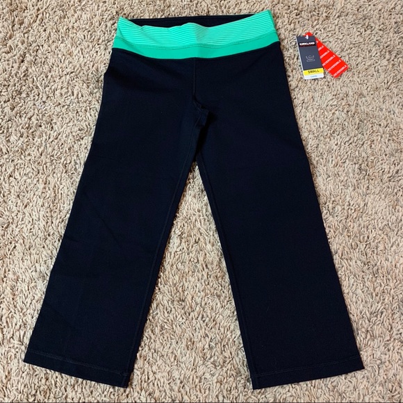 Kirkland Signature Capri Pant Size Small - Picture 2 of 8